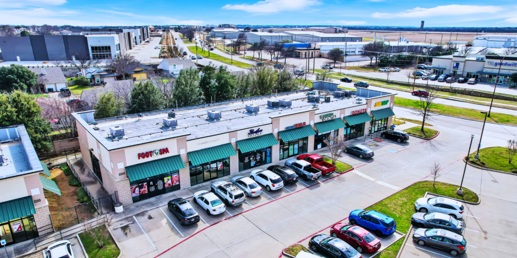 Bardin Crossing Exterior of Bardin Crossing retail shopping plaza in Arlington, TX with 14 units and modern design